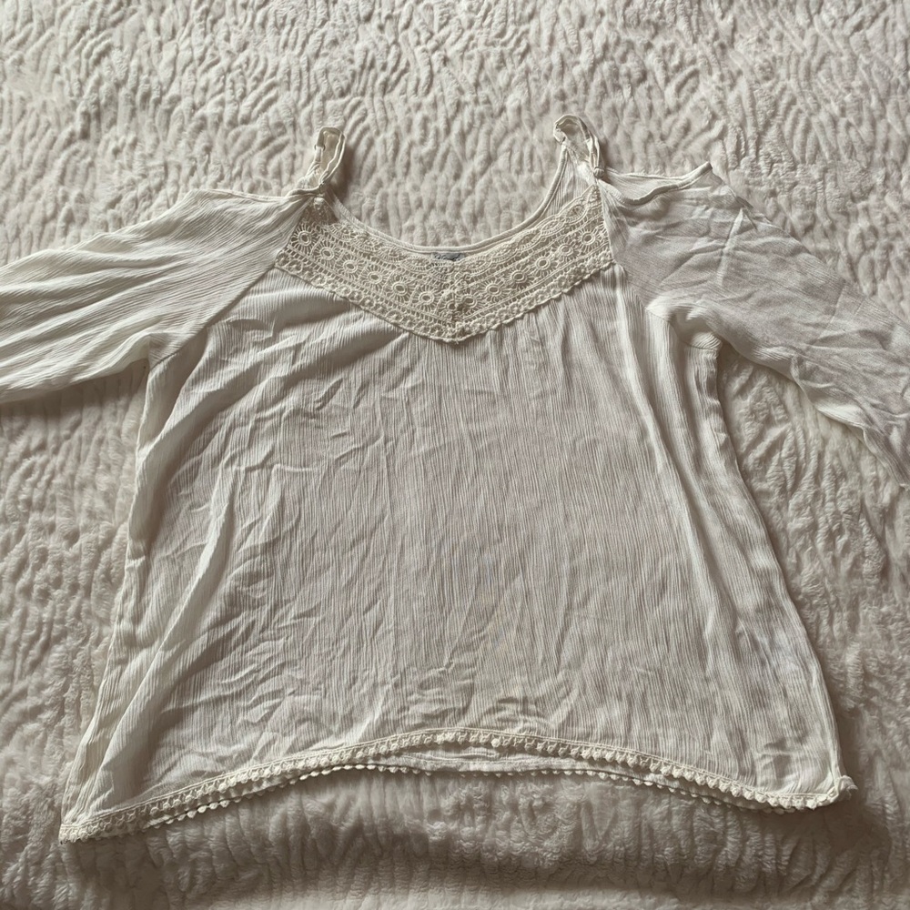 Lace Cold-Shoulder Blouse - Picture 4 of 5